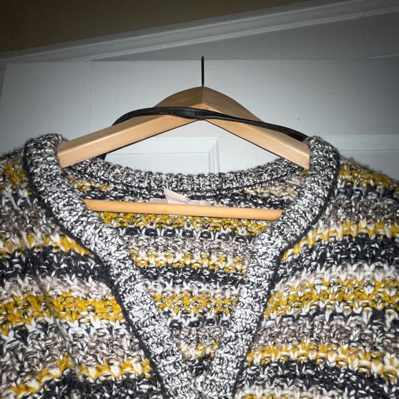 Banana Republic classic cardigan - Picture 2 of 4